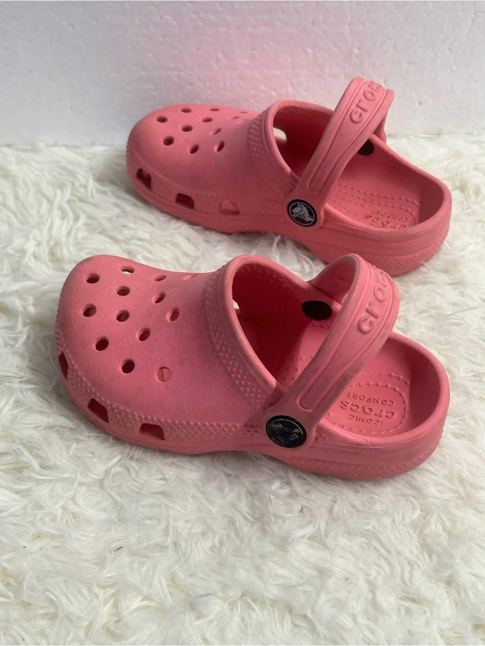 CROCS Kids Classic Clogs in Coral Pink